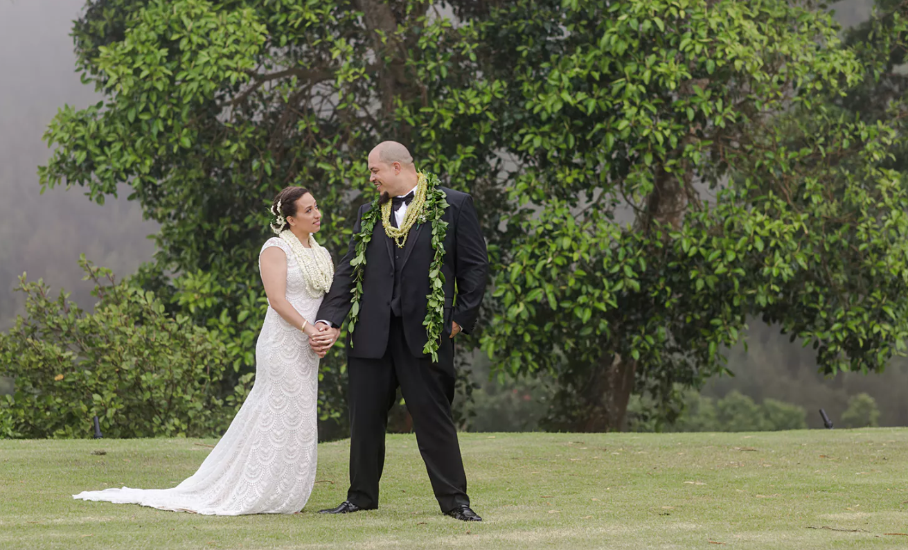 Maui Wedding, Hawaii Wedding, Wedding Florals, Big Island, Rainy Day Wedding Portraits, Brogan Marie Photography