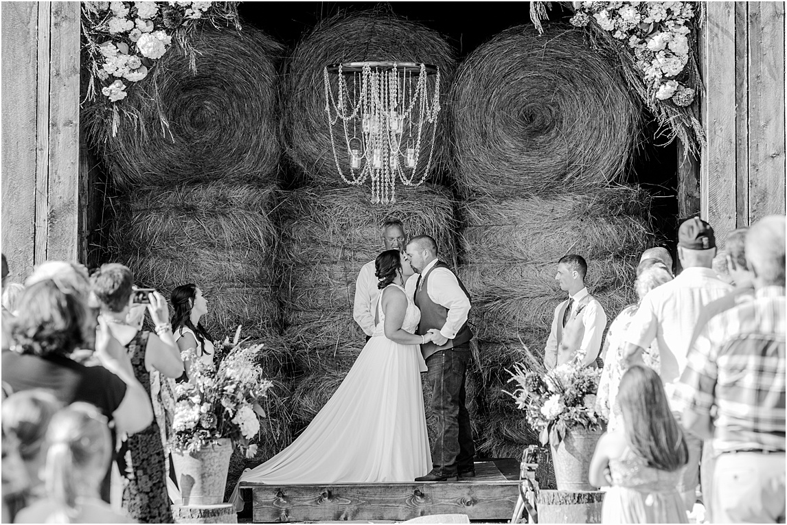 backyard wedding,barn wedding,diy wedding,oregon barn wedding,oregon photographer,oregon wedding photographer,rustic oregon wedding,rustic wedding,wedding photography,