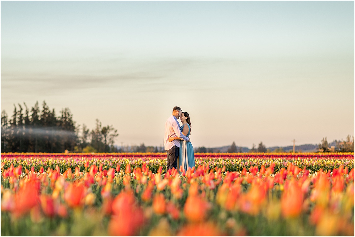 tulip farm, sunrise session, engagement photography, oregon engagement photos, brogan marie photography, oregon wedding